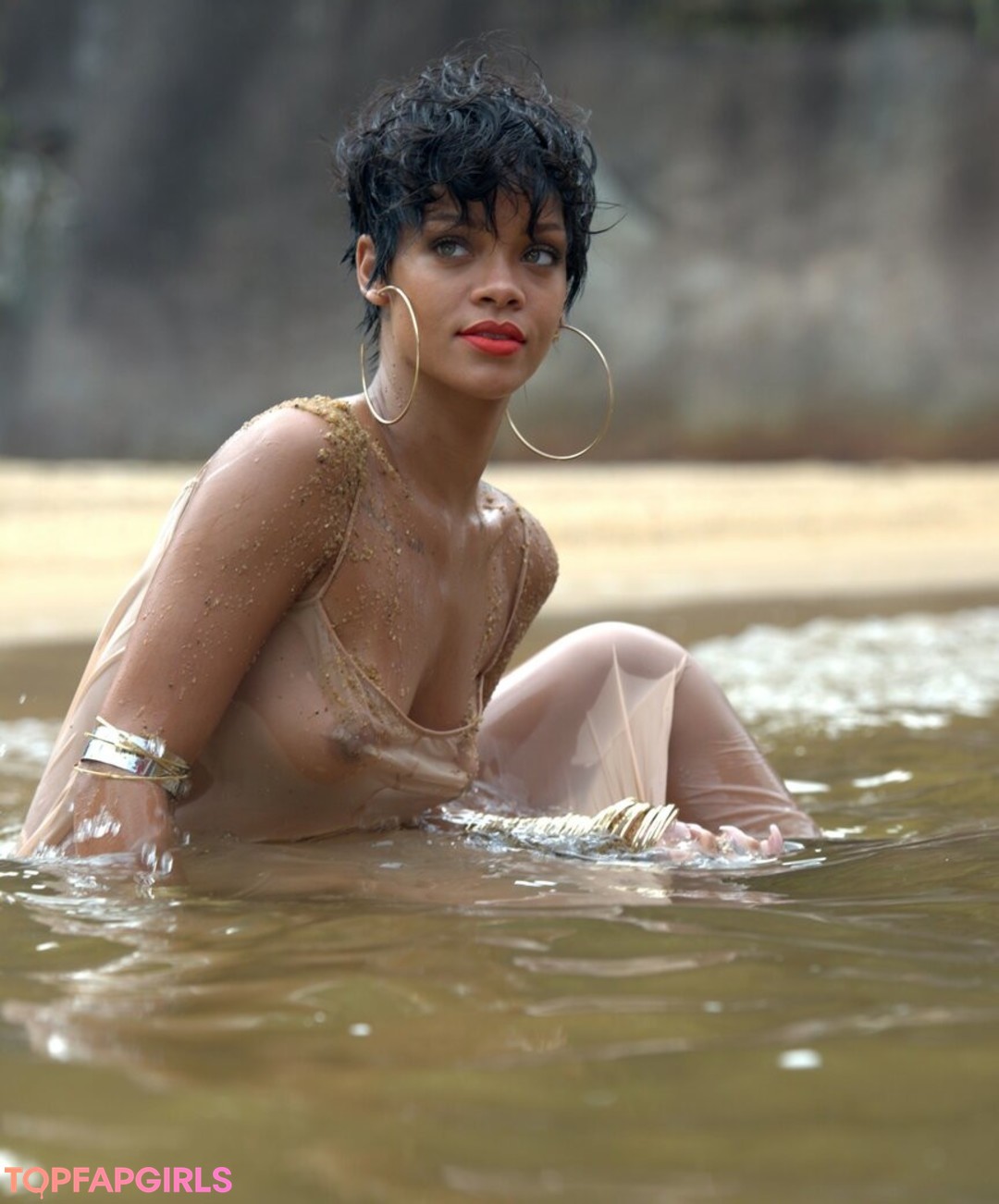 Naakte gelekte OnlyFans-foto van Rihanna #1324