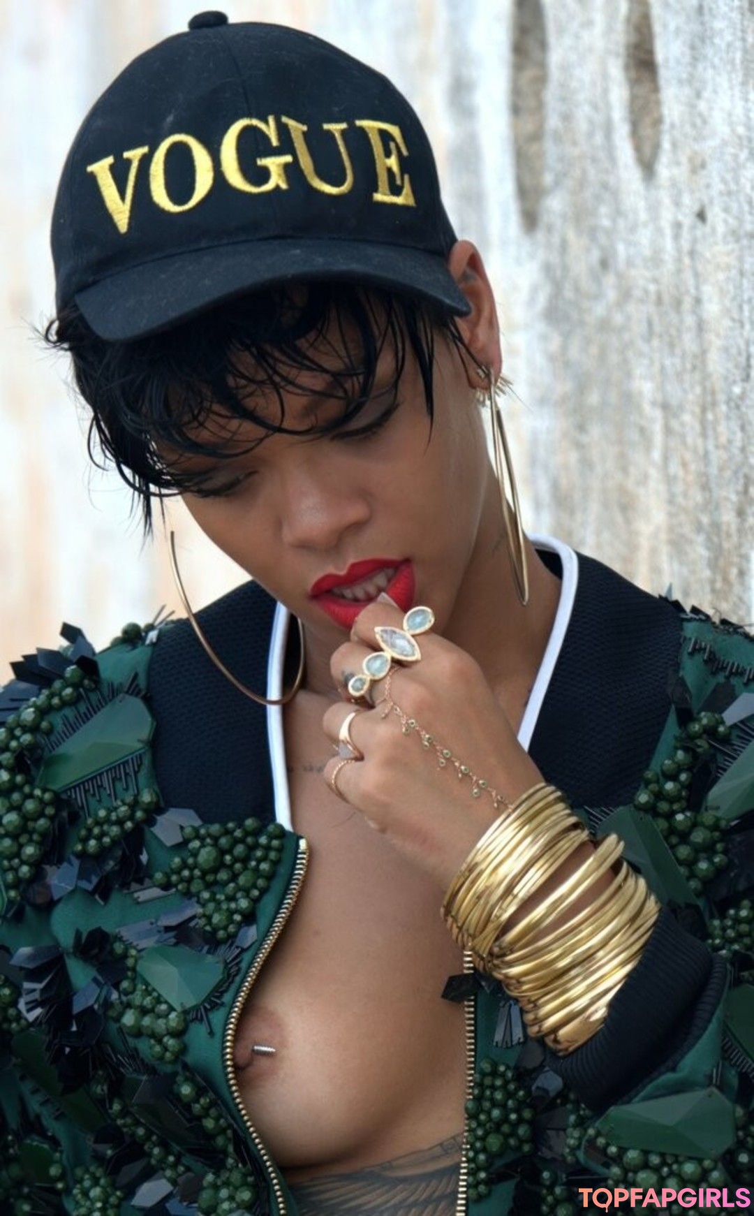 Naakte gelekte OnlyFans-foto van Rihanna #1461