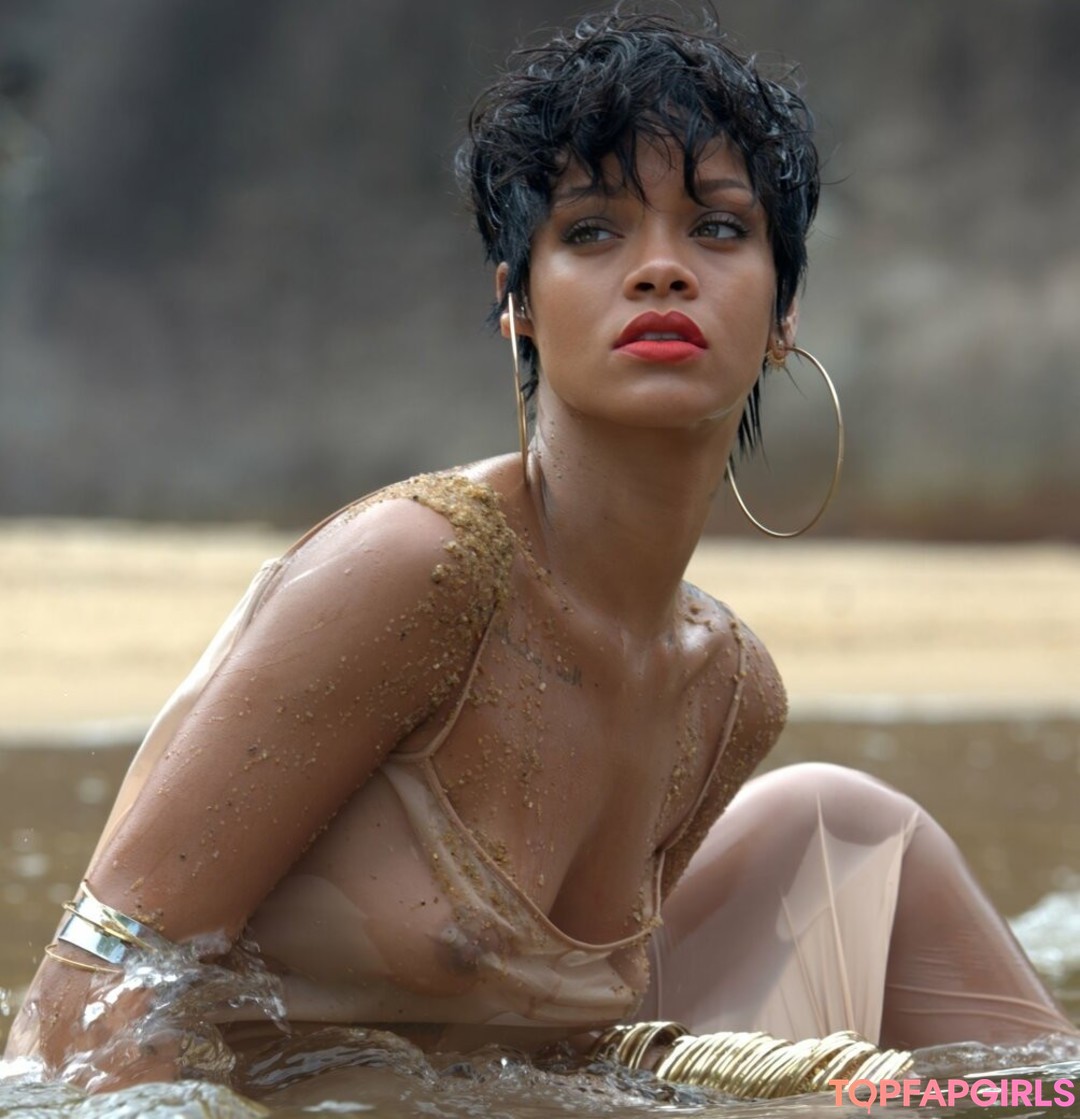 Naakte gelekte OnlyFans-foto van Rihanna #1505