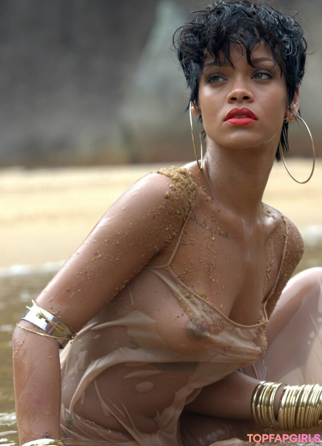 Naakte gelekte OnlyFans-foto van Rihanna #1506
