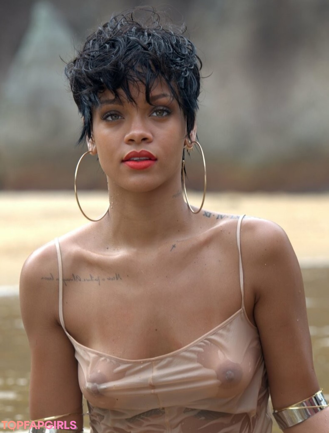 Naakte gelekte OnlyFans-foto van Rihanna #1509