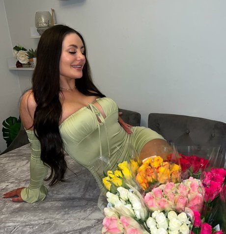 Naakte gelekte OnlyFans-foto van Beckie Holloway