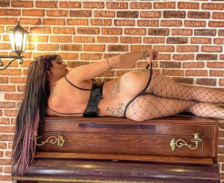 Naakte gelekte OnlyFans-foto van Evelyn Fett