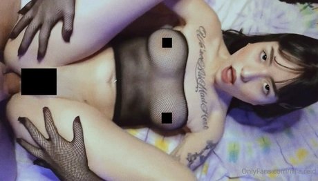 Naakte gelekte OnlyFans-foto van Mia Reid