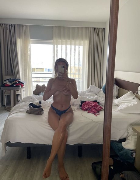Naakte gelekte OnlyFans-foto van Sofie Mai