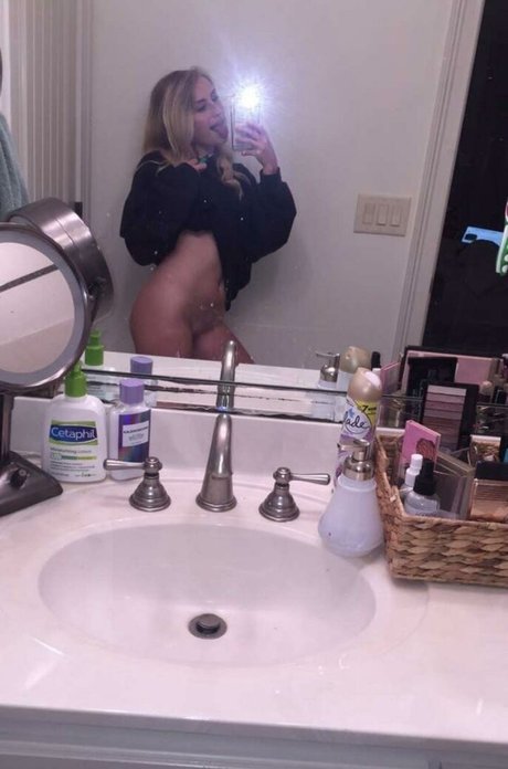 Naakte gelekte OnlyFans-foto van Uselesscumbucket