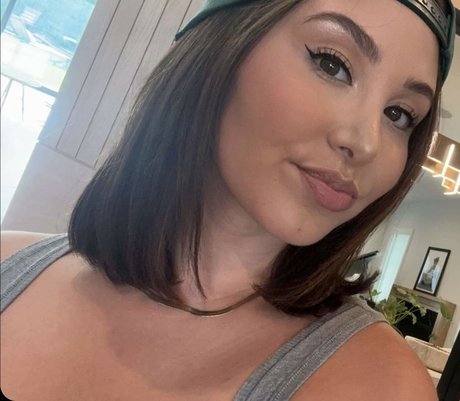 Naakte gelekte OnlyFans-foto van Catherine Mcbroom
