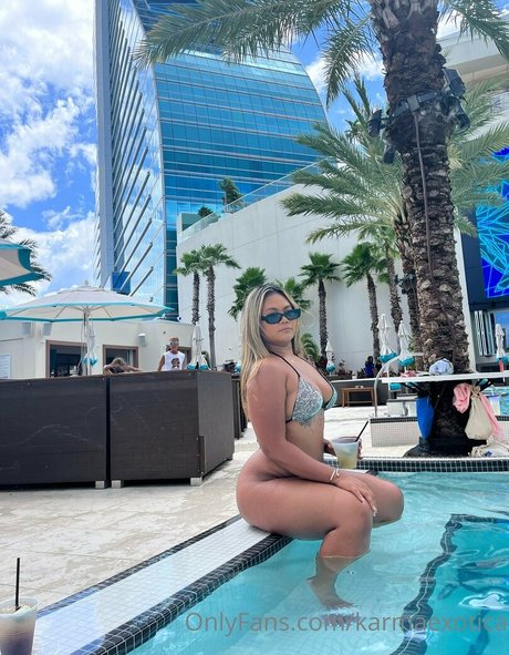 Naakte gelekte OnlyFans-foto van Karmaexotica