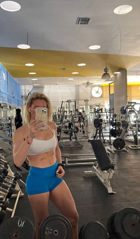 Naakte gelekte OnlyFans-foto van Charlotte Flair