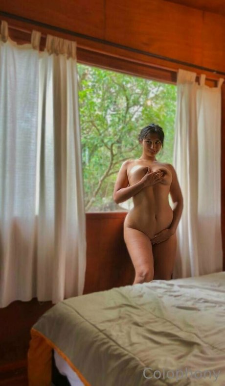 Naakte gelekte OnlyFans-foto van Hollybratty