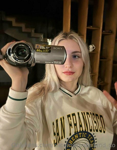 Aliceinwonderland_xo