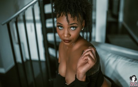 Naakte gelekte OnlyFans-foto van Naomi Sg