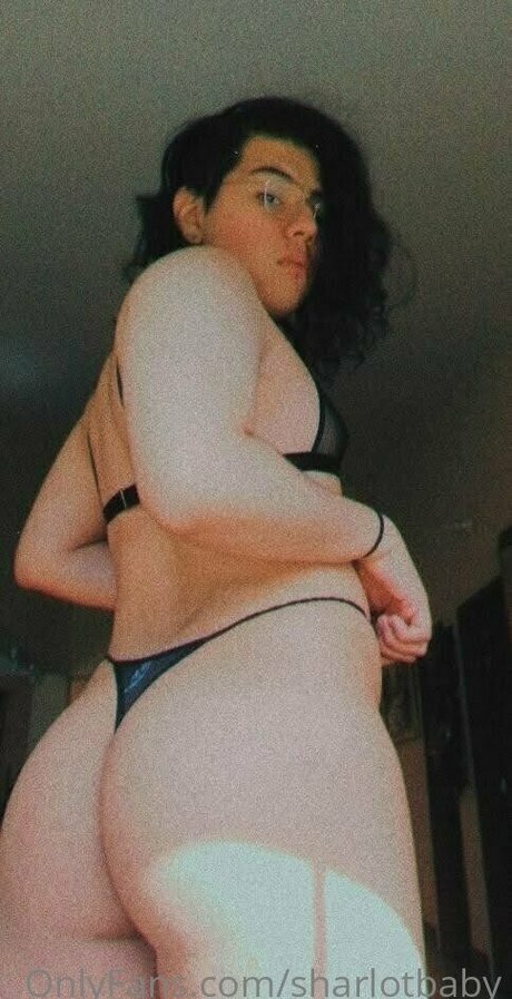 Naakte gelekte OnlyFans-foto van Sharlotbaby