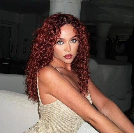 Naakte gelekte OnlyFans-foto van Sallymandry