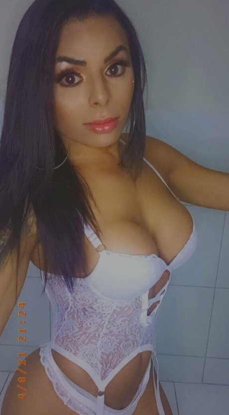 Naakte gelekte OnlyFans-foto van Emilysales19