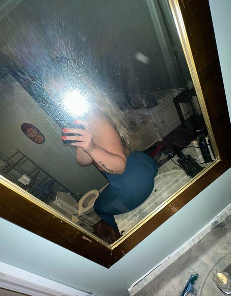 Naakte gelekte OnlyFans-foto van Destinycurley19