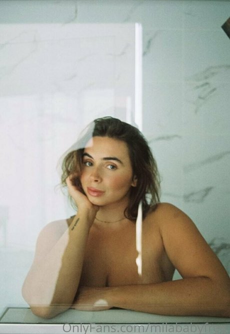 Naakte gelekte OnlyFans-foto van Milababyfree