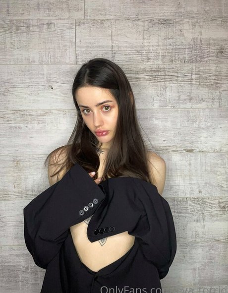 Naakte gelekte OnlyFans-foto van Eva Torrid