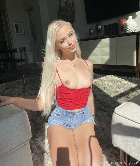 Naakte gelekte OnlyFans-foto van Alyssa9