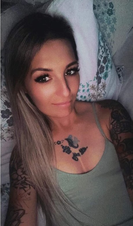 Naakte gelekte OnlyFans-foto van Cupcakesox