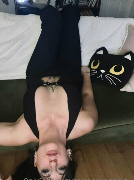 Naakte gelekte OnlyFans-foto van Spicenovageektv