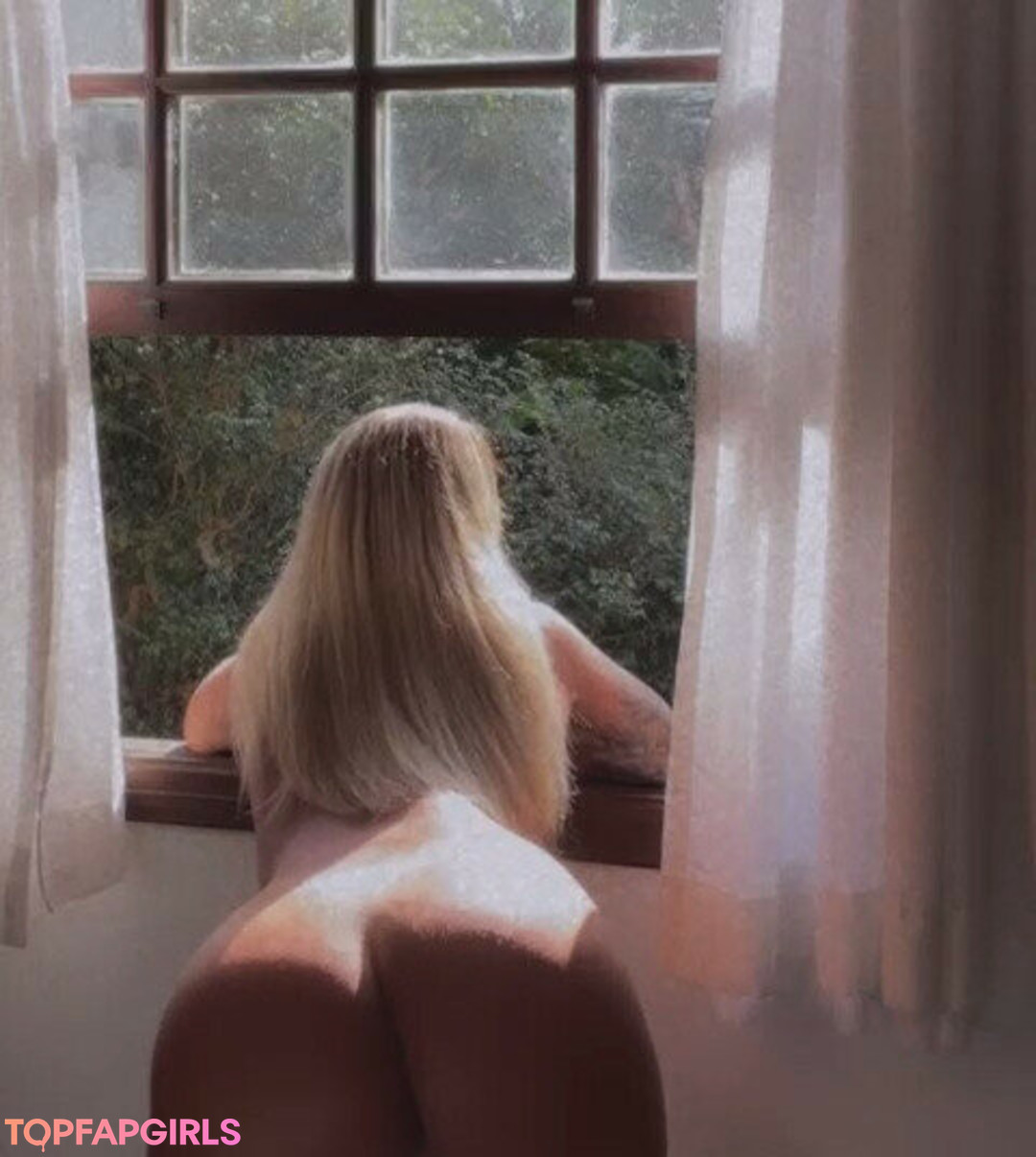 Naakte gelekte OnlyFans-foto van Vivi Fernandez #1071