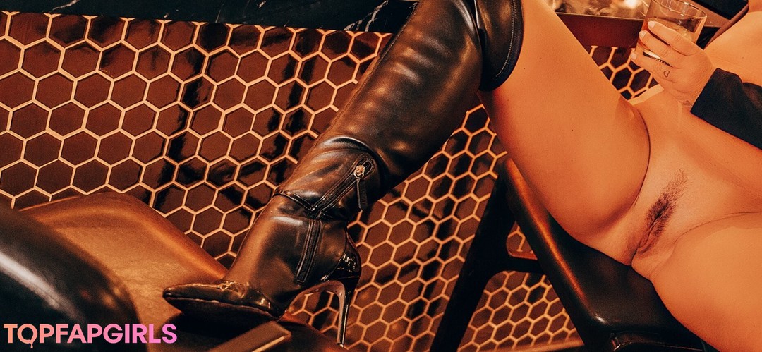 Naakte gelekte OnlyFans-foto van Vivi Fernandez #1208