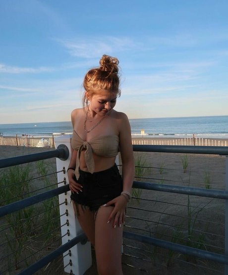 Naakte gelekte OnlyFans-foto van Elsuzannee
