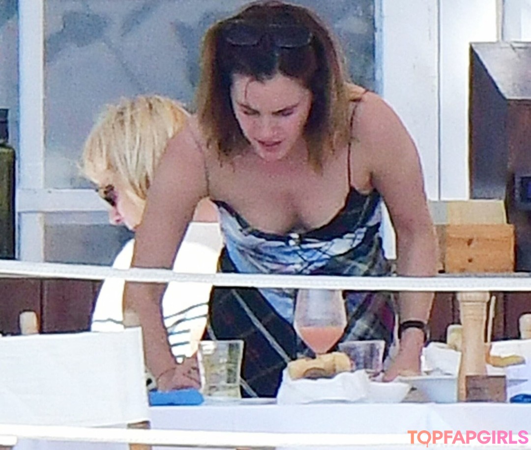 Naakte gelekte OnlyFans-foto van Emma Watson #1020