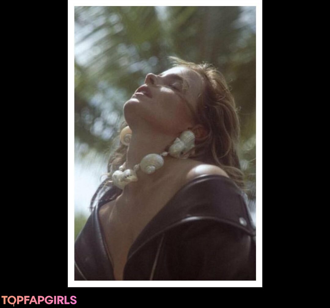 Naakte gelekte OnlyFans-foto van Emma Watson #1025