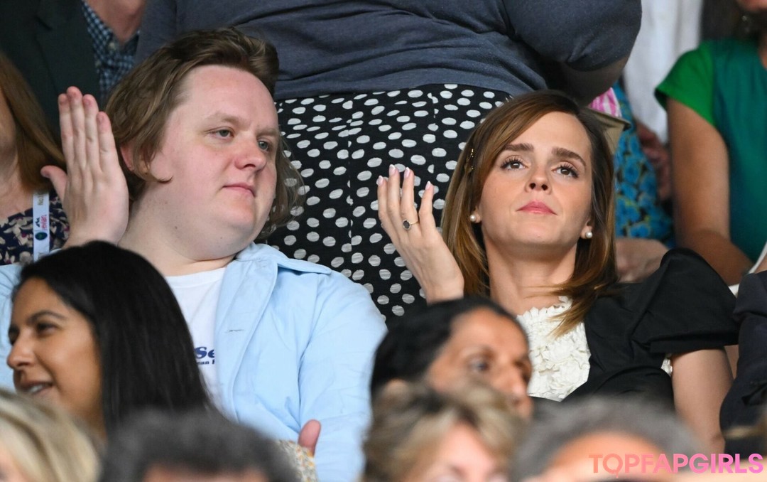 Naakte gelekte OnlyFans-foto van Emma Watson #1053