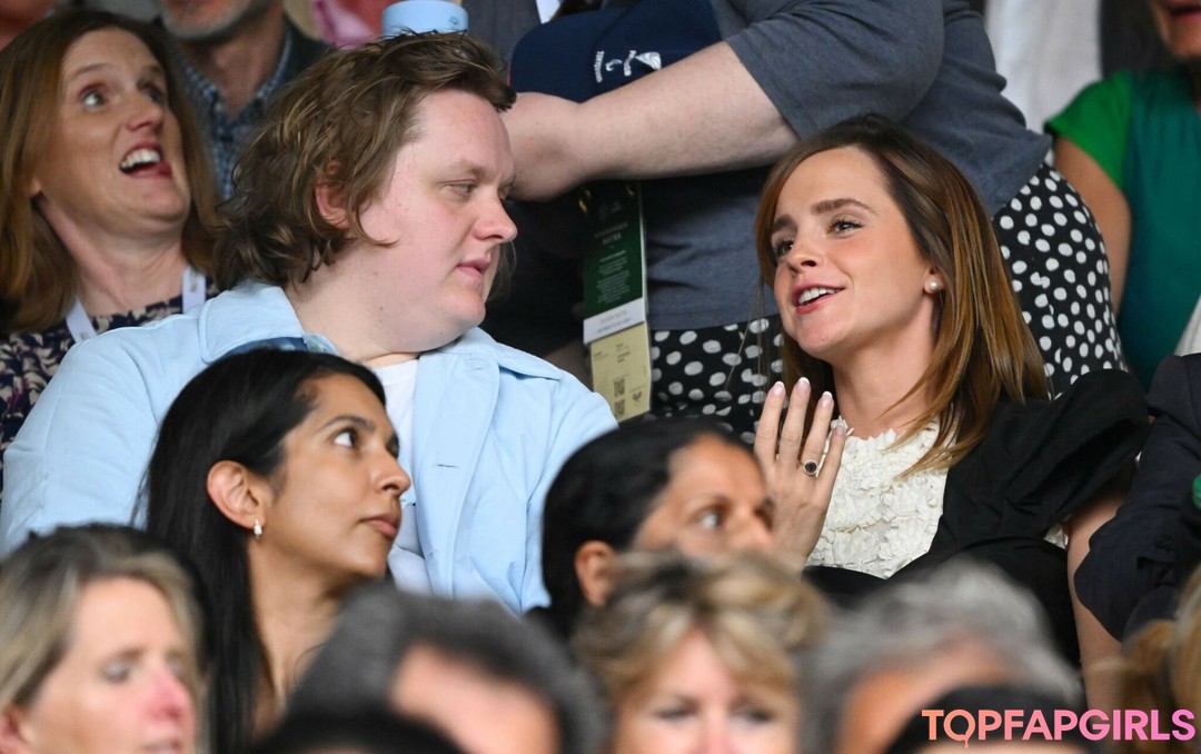 Naakte gelekte OnlyFans-foto van Emma Watson #1055