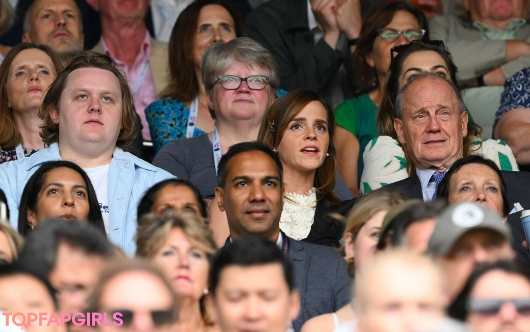 Naakte gelekte OnlyFans-foto van Emma Watson #1070