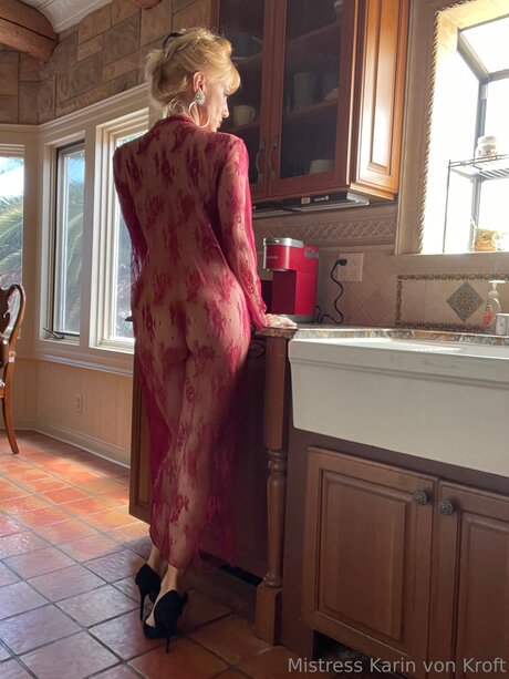 Naakte gelekte OnlyFans-foto van Mistresskarin