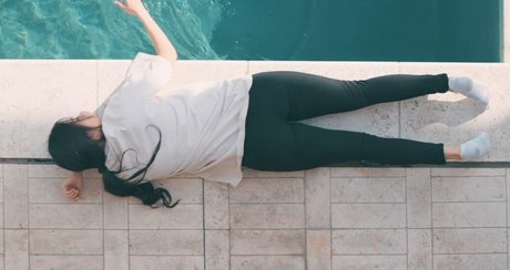 Naakte gelekte OnlyFans-foto van Fuslie