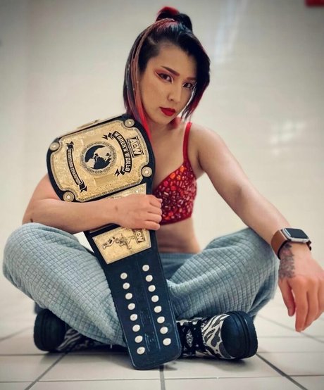 Hikaru Shida