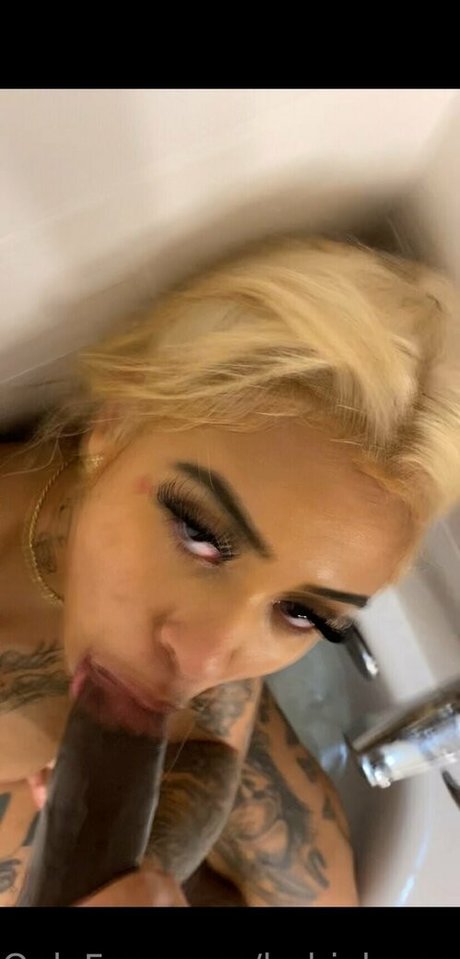 Naakte gelekte OnlyFans-foto van Babiekmoney