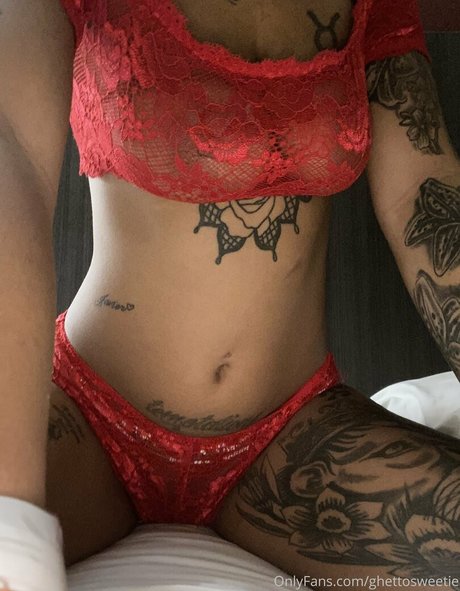 Naakte gelekte OnlyFans-foto van Babiekmoney