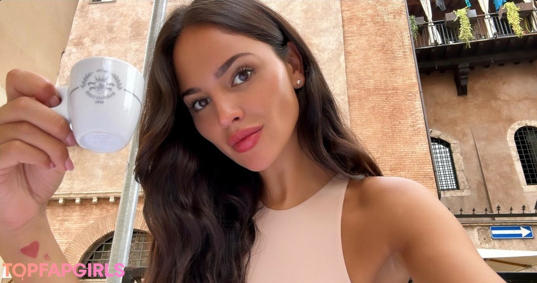 Naakte gelekte OnlyFans-foto van Eiza Gonzalez #1090