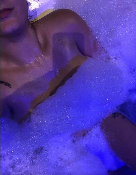 Naakte gelekte OnlyFans-foto van Lary Nascimento