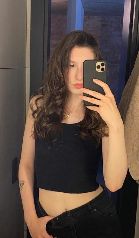 Naakte gelekte OnlyFans-foto van Aloona Larionova