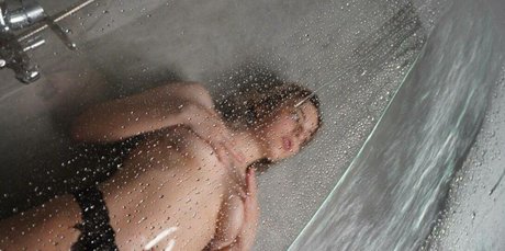 Naakte gelekte OnlyFans-foto van Nikolkoulen