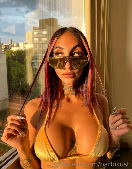 Naakte gelekte OnlyFans-foto van Barbikush