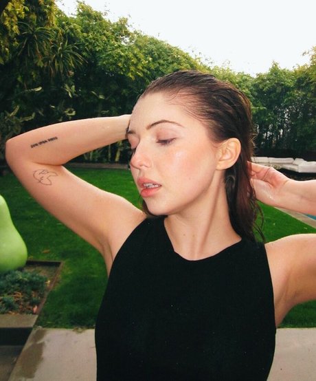 Naakte gelekte OnlyFans-foto van Sammi Hanratty