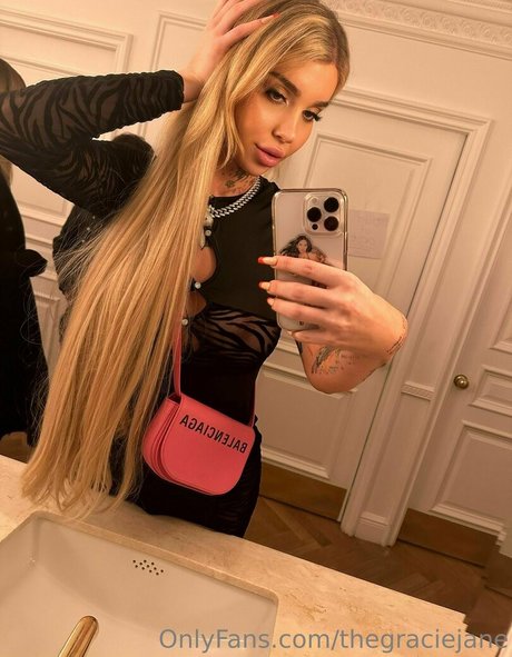 Naakte gelekte OnlyFans-foto van Thegraciejane