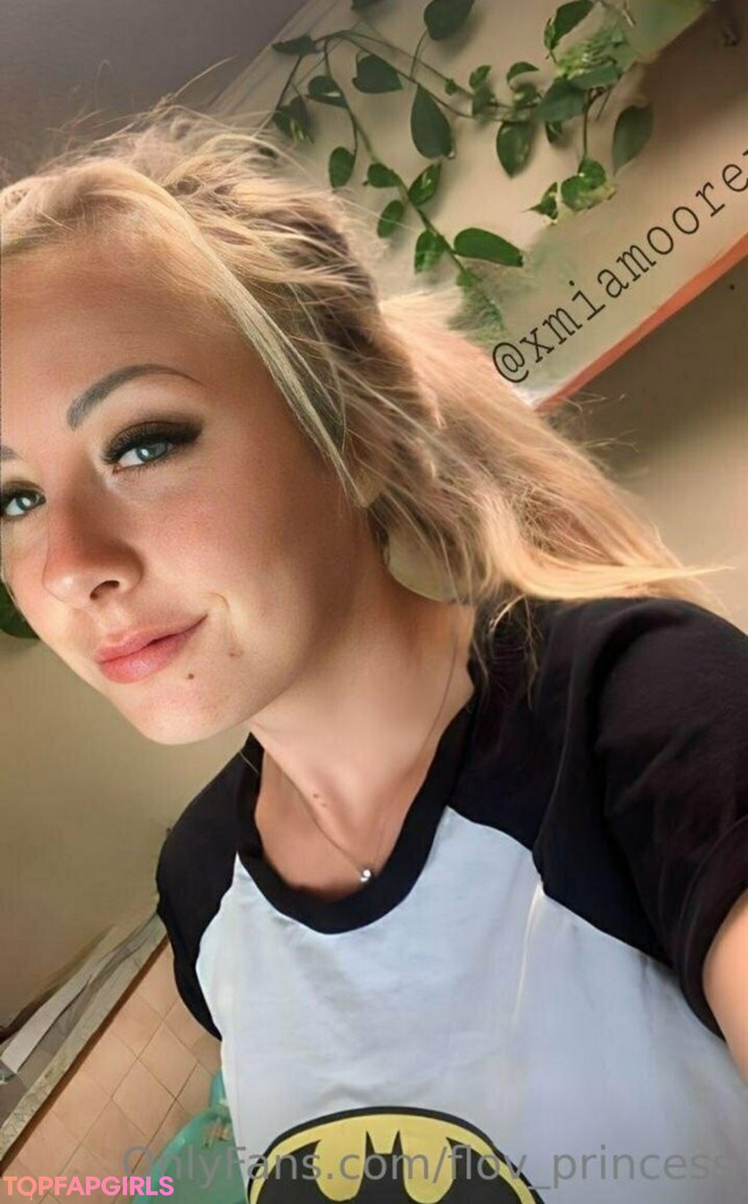 Naakte gelekte OnlyFans-foto van Flovprincess #1034