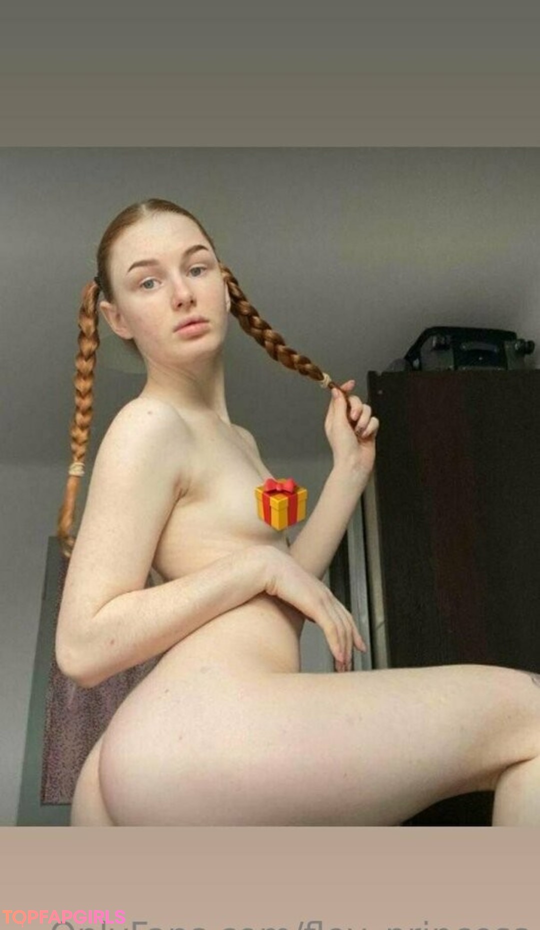 Naakte gelekte OnlyFans-foto van Flovprincess #1061