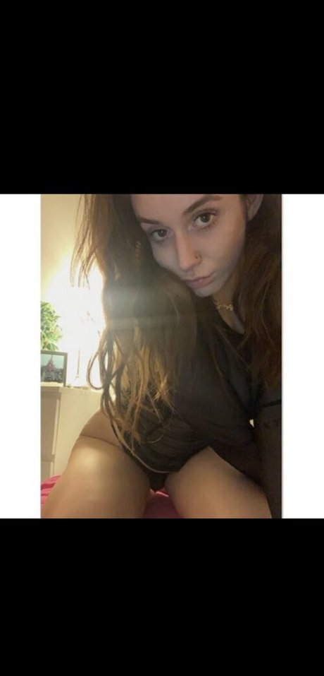 Naakte gelekte OnlyFans-foto van Carinneyy