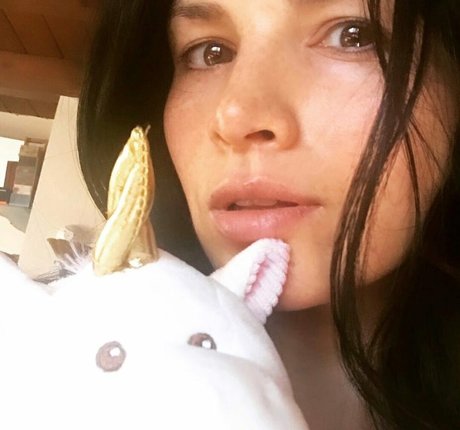 Naakte gelekte OnlyFans-foto van Katrina Law
