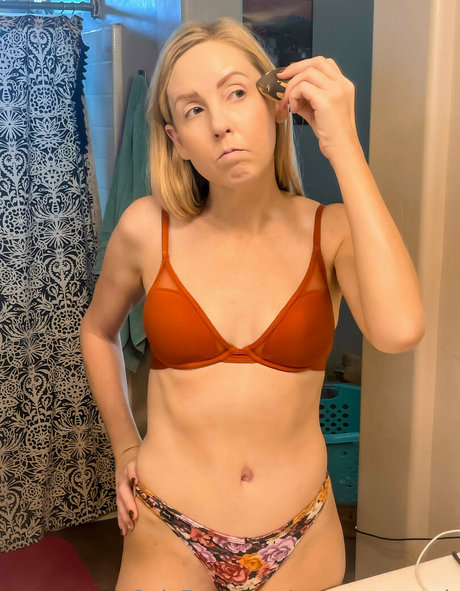 Naakte gelekte OnlyFans-foto van Amandastarr